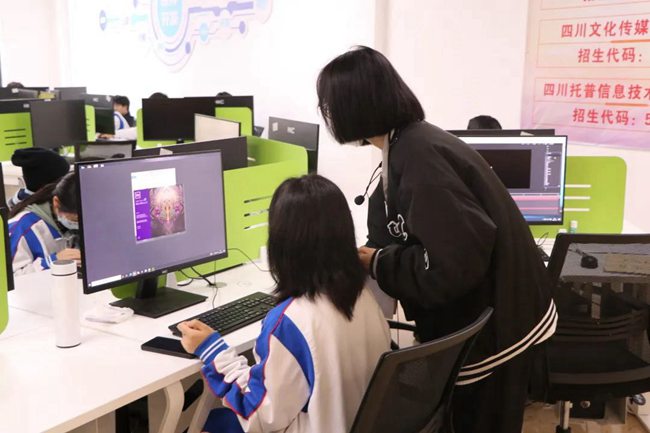 彭州隆丰中学2025年年学费多少