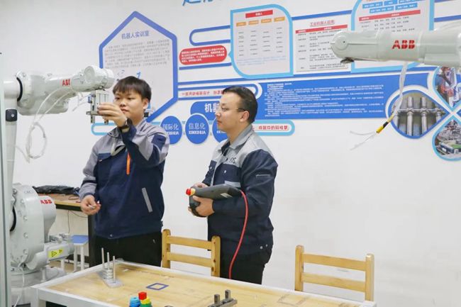 巴中市机电机械学校食堂条件怎么样