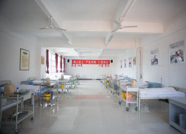 成都市华阳中学的高中部地址在哪里,怎么乘车到校