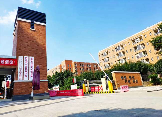 2025年成都市成都青白江鸿鹄高级中学是封闭式管理吗