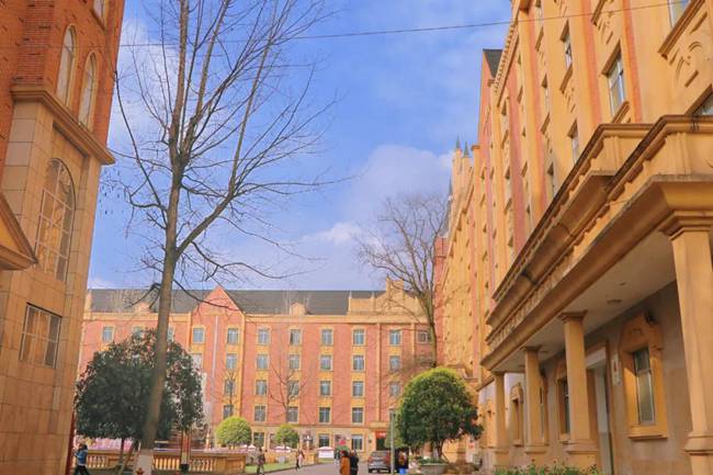 都江堰市李冰中学地址在哪里,怎么乘车到校
