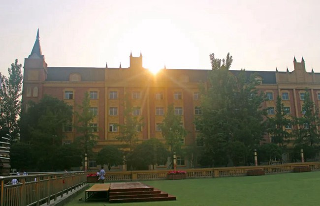 成都七中高新校区与成都七中实验学校哪一个好