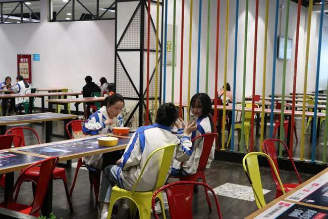 巴中市电竞学校2025年收费标准