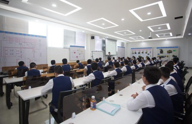 成都七中高新校区一期的学费是多少
