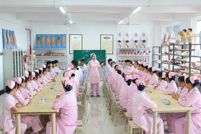 遂宁市卫校一年学费多少